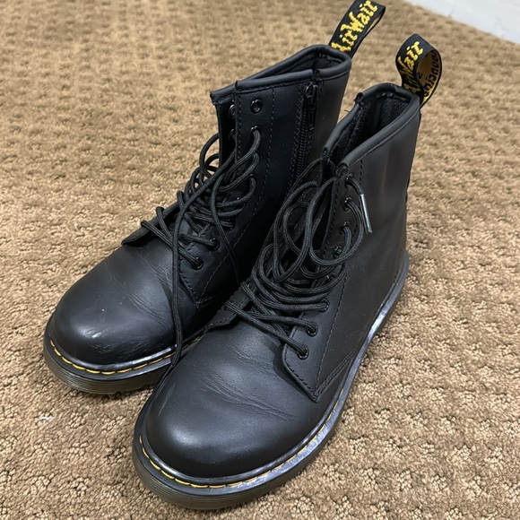 Kids black doc martens - Picture 4 of 5